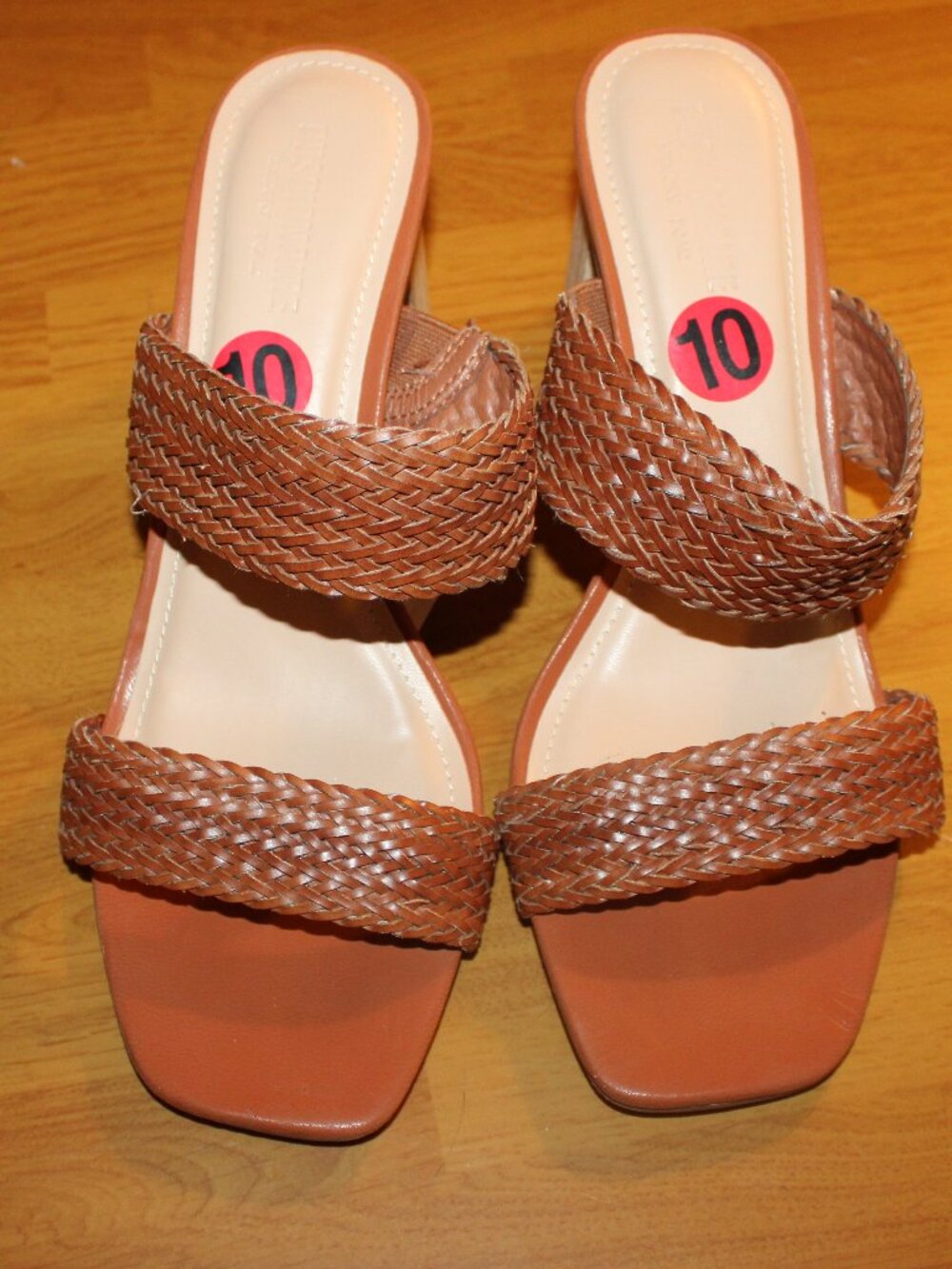 Cushionaire Clever Brown Woven Double Strap Block Heel Sandal Size 10